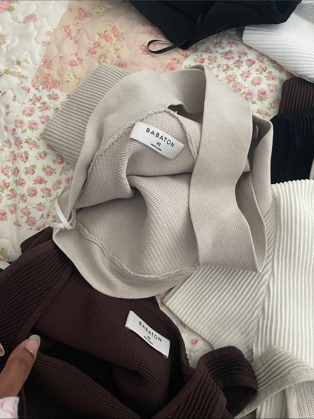 bundle of aritzia babaton sculpt knit tops - Picture 2 of 6